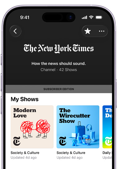 iPhone, 전면 외관, 화면에는 Apple 팟캐스트의 New York Times 채널이 표시되어 있습니다. 아래에는 “How the news should sound.”와 “42 shows”라는 텍스트가 보입니다. “Subscriber Edition” 배너 아래에는 “My Shows” 섹션이 있으며, “Modern Love”, “The Wirecutter Show”, 그리고 일부만 보이는 세 번째 프로그램이 표시되어 있습니다. 각 프로그램은 모두 “Society & Culture” 카테고리로 분류되어 있습니다.