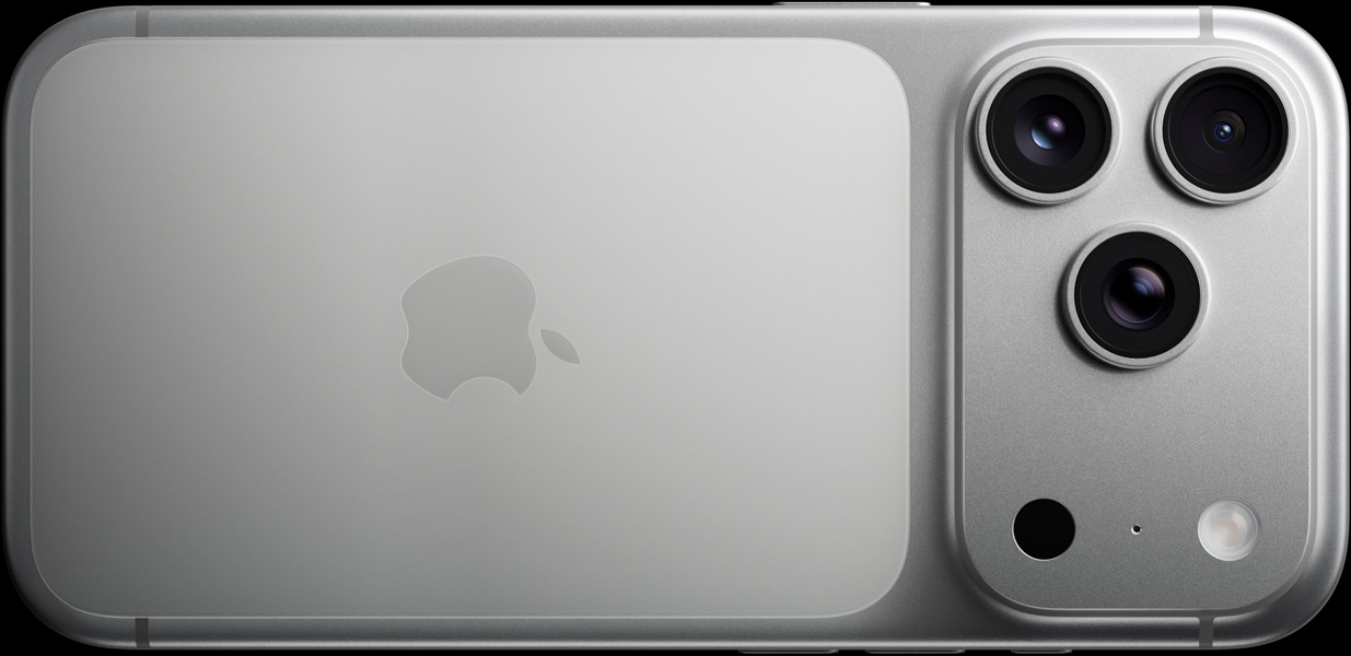 „iPhone 17 Pro“, sidabro spalvos, galinės pusės dalis, profesionali kamerų sistema, 3 objektyvai, mikrofonas, blykstė