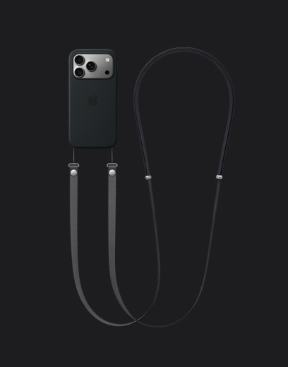 Gümüş rengi iPhone 17 Pro’nun arkadan dış görünümü, MagSafe özellikli siyah Silikon Kılıf ve ona takılı koyu gri renkte Çapraz Askı